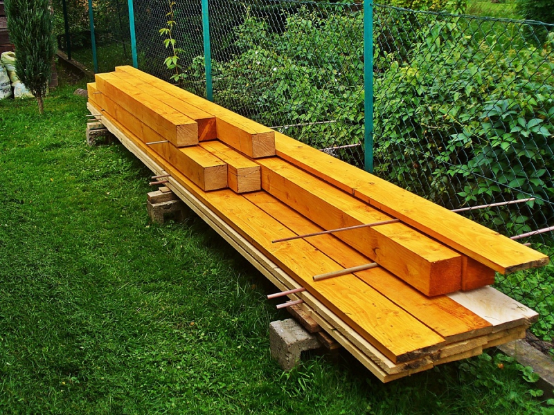 menuisier-PUGET SUR ARGENS-min_boards_the_rafters_joinery_tree_painting_wood_colored_paint-871508